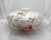 Rosevine. Beautiful vintage Nasco casserole dish, Rosevine pattern, handpainted color