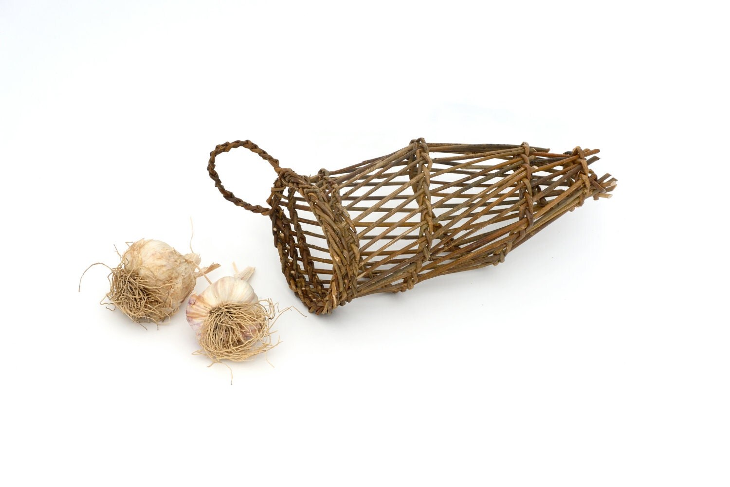Willow hanging garlic basket for kitchen storage