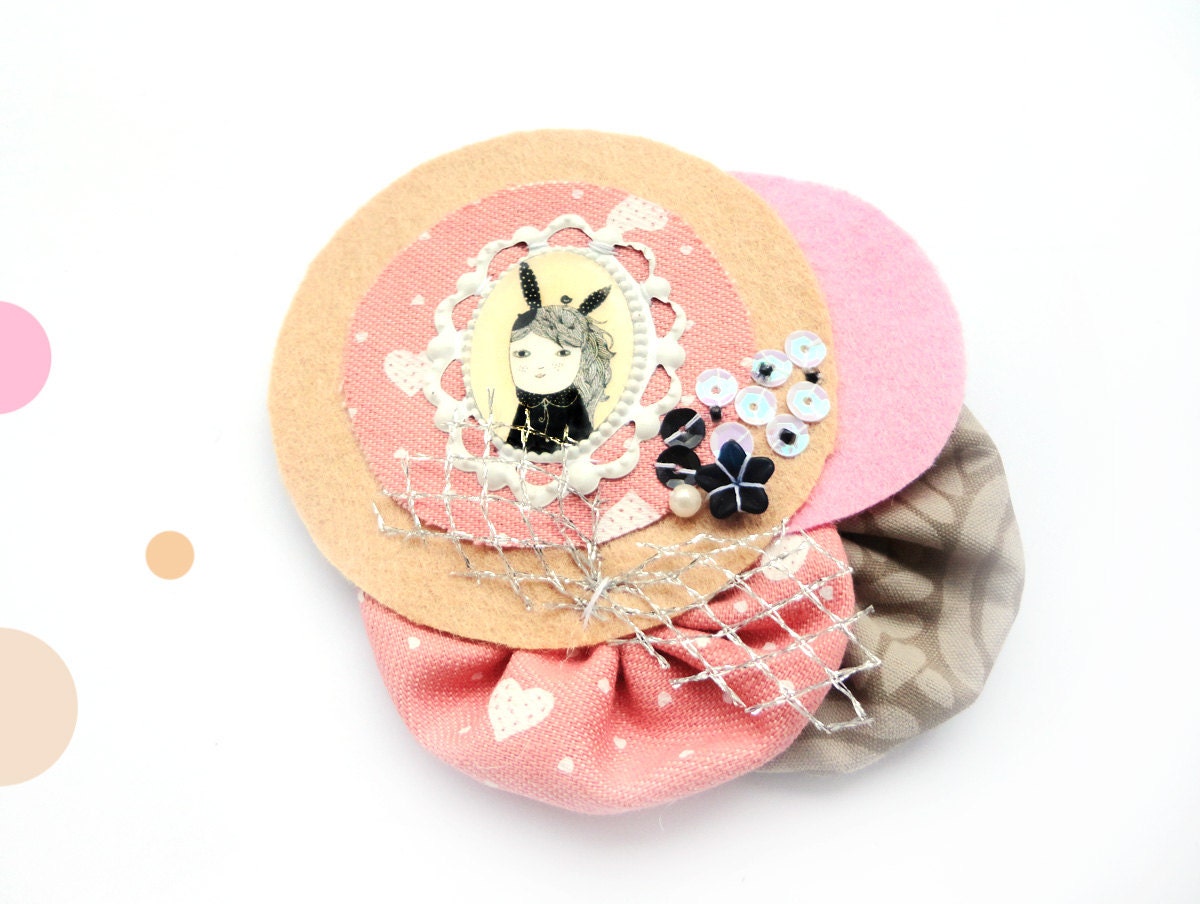 Felt and Fabric Brooche - Mona. Wearable art. Pink brooch/