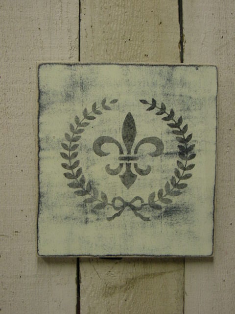 SHABBY PARIS PLAQUE / larger size / Laurel leaf wreath and fleur de lis wall plaque /  Paris chic wall plaque