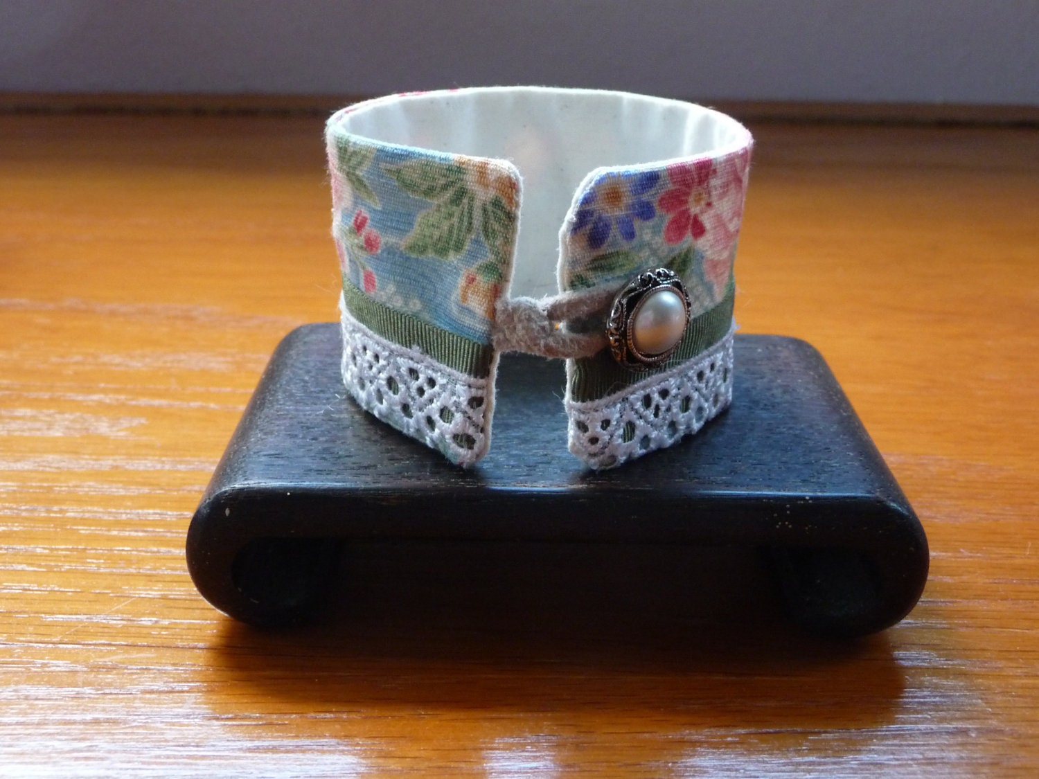 Texture Asian Cherry Blossom Sakura Chrysanthemum Fabric Lace Cuff Bracelet with Pearl Button