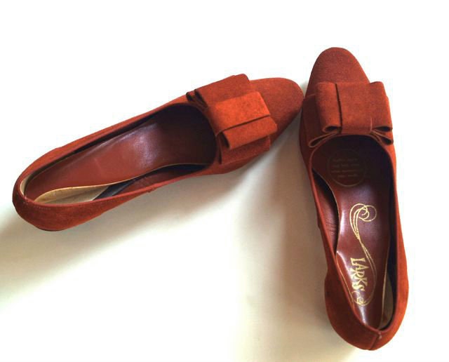 Vintage 1960s Larks Rust Red Suede Shoes With Bows