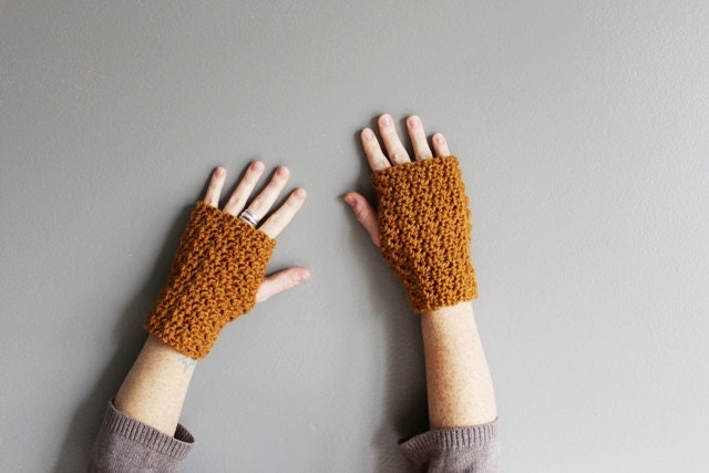 filigree driving gloves in HONEY SPICE (vegan friendly)