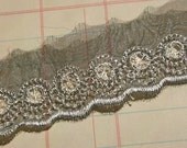 Black and Ivory Lace - Shabby Chic Sewing Embellishment - 3 Yards