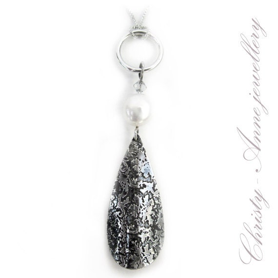 Etched drop pendant with Pearl