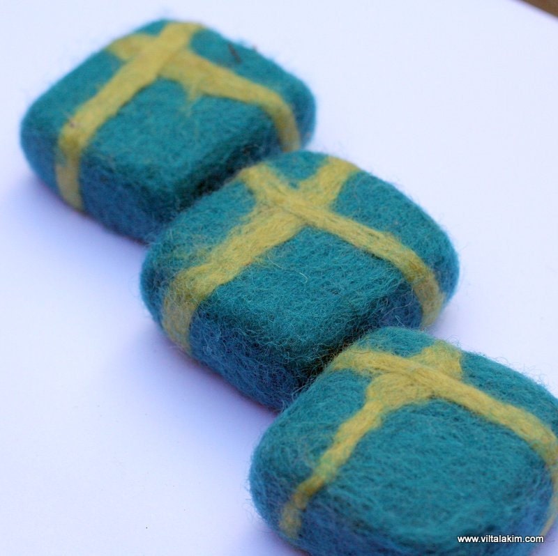 3 felted guests soaps in petrol/ turquoise color