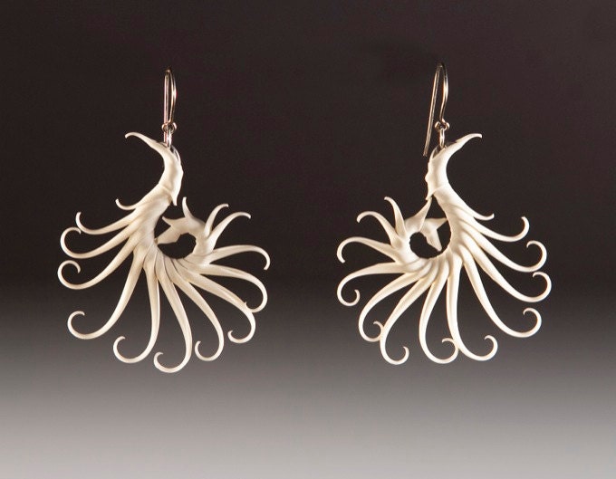 Kuknos Remiges Small Earrings with soft white spikes