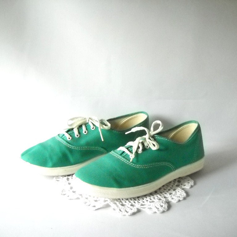 Vintage Green Sneakers Ms Pro Tennis Shoes Size 7.5  Lace Up Womens Sporty Shoes Preppy Style Cheerleader Chic - VintageEyeFashion