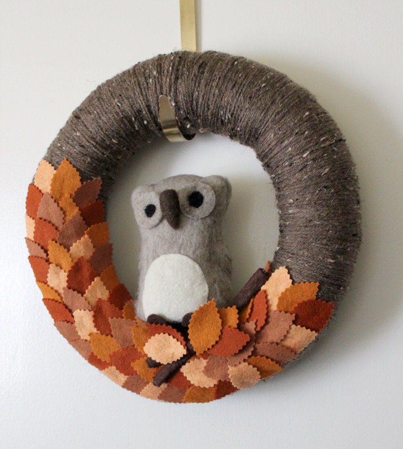 RESERVED for C. ONLY - Owl Wreath, Autumn Wreath, Halloween Wreath, Brown Yarn and Felt Wreath - 12 inch size