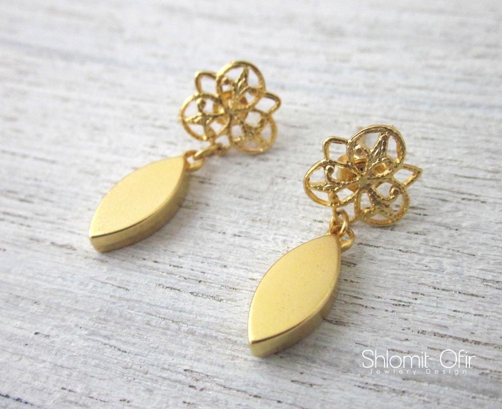 Golden Teardrop Filigree Earrings in Gold, Bridal Posts, Wedding Jewelry