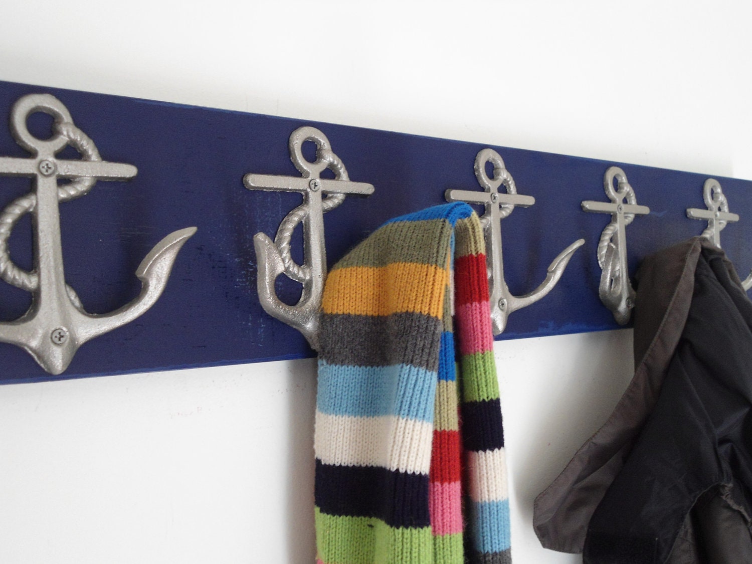 5 anchor wall hooks, sailor, boat, cabin, beach decor, distressed wood, cottage chic, Shabby chic wooden coat rack, beach towel holder