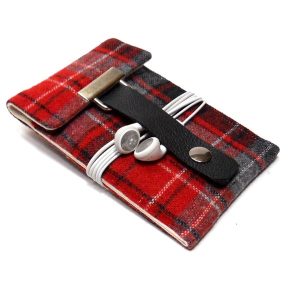 iPhone 3 or 4 sleeve - red and black vintage wool tweed