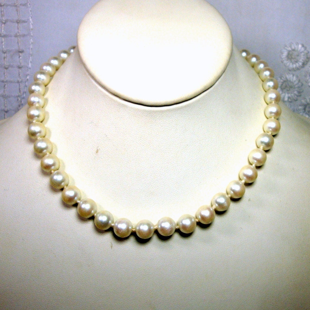 Vintage Pearl Necklace 1950s Japan Looks by VintageStarrBeads