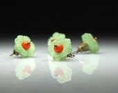 Vintage Style Bead Dangles Green Lucite Flowers Set of Four G128