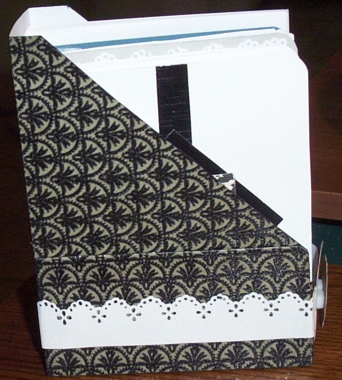 Elegant looking Mini Card holder plus 5 cards with envelopes