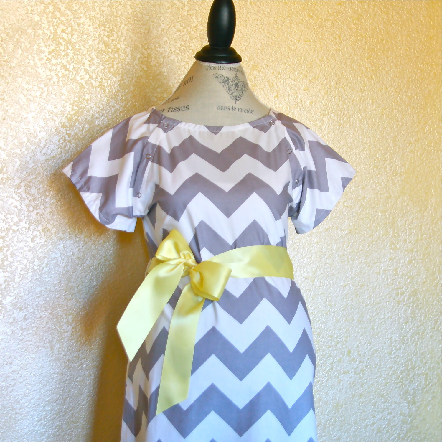 Maternity Hospital Delivery Gown in Gray Chevron