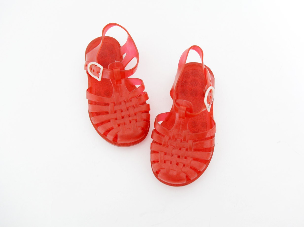 Vintage sandals / children's red jelly sandals / beach shoes