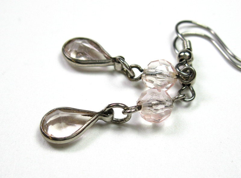 Vintage Earrings, Pink Dangle Earrings, Romantic Jewelry, Feminine Jewelry, Gifts for Women, Retro Fashions, Pink Blush, Fashion Jewelry