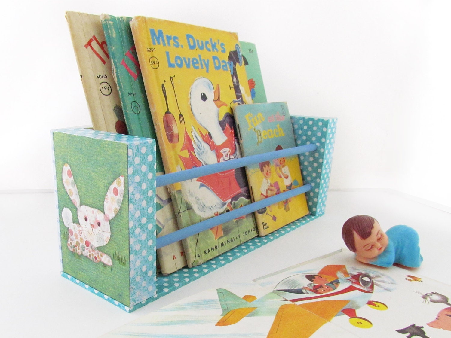 Rabbit Book Holder Wall Rack - Baby Board Books Organizer - Children's Bunny Bookshelf - Bedtime Stories - WalterSilva