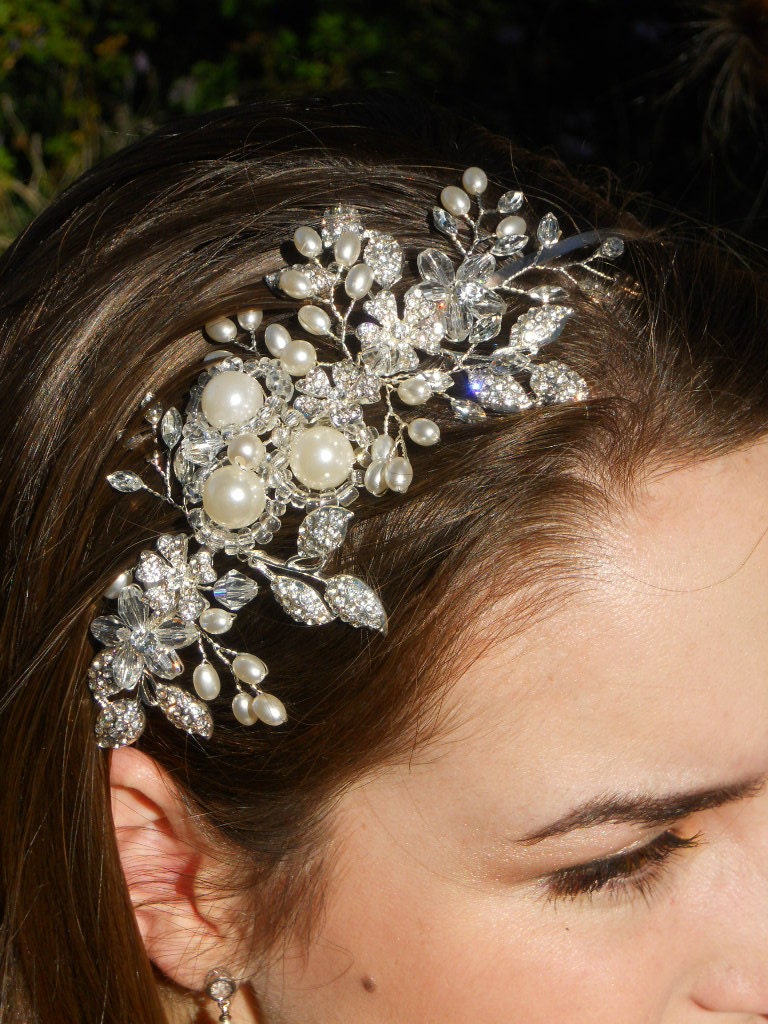 Bridal, headpiece, headband in silver metal with wired glass pearls, crystals, rhinestones and glass beads.
FREE GIFT