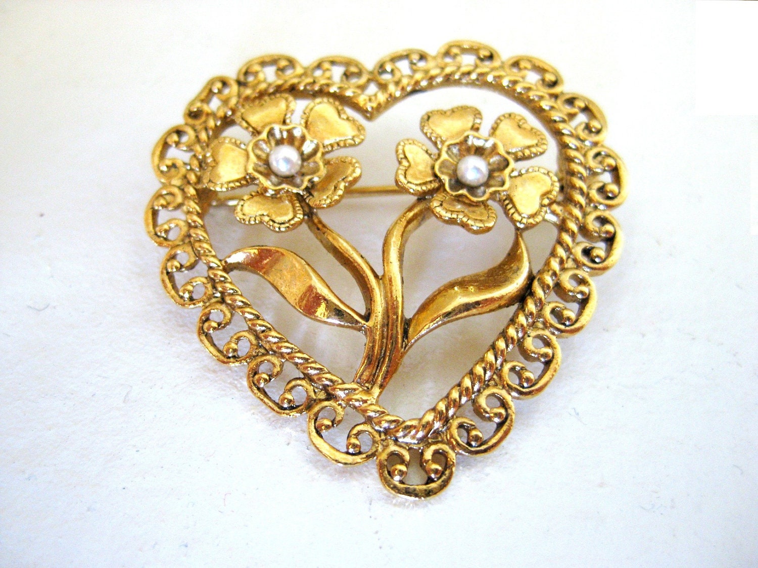 AVON Gold Faux Pearl Heart Brooch