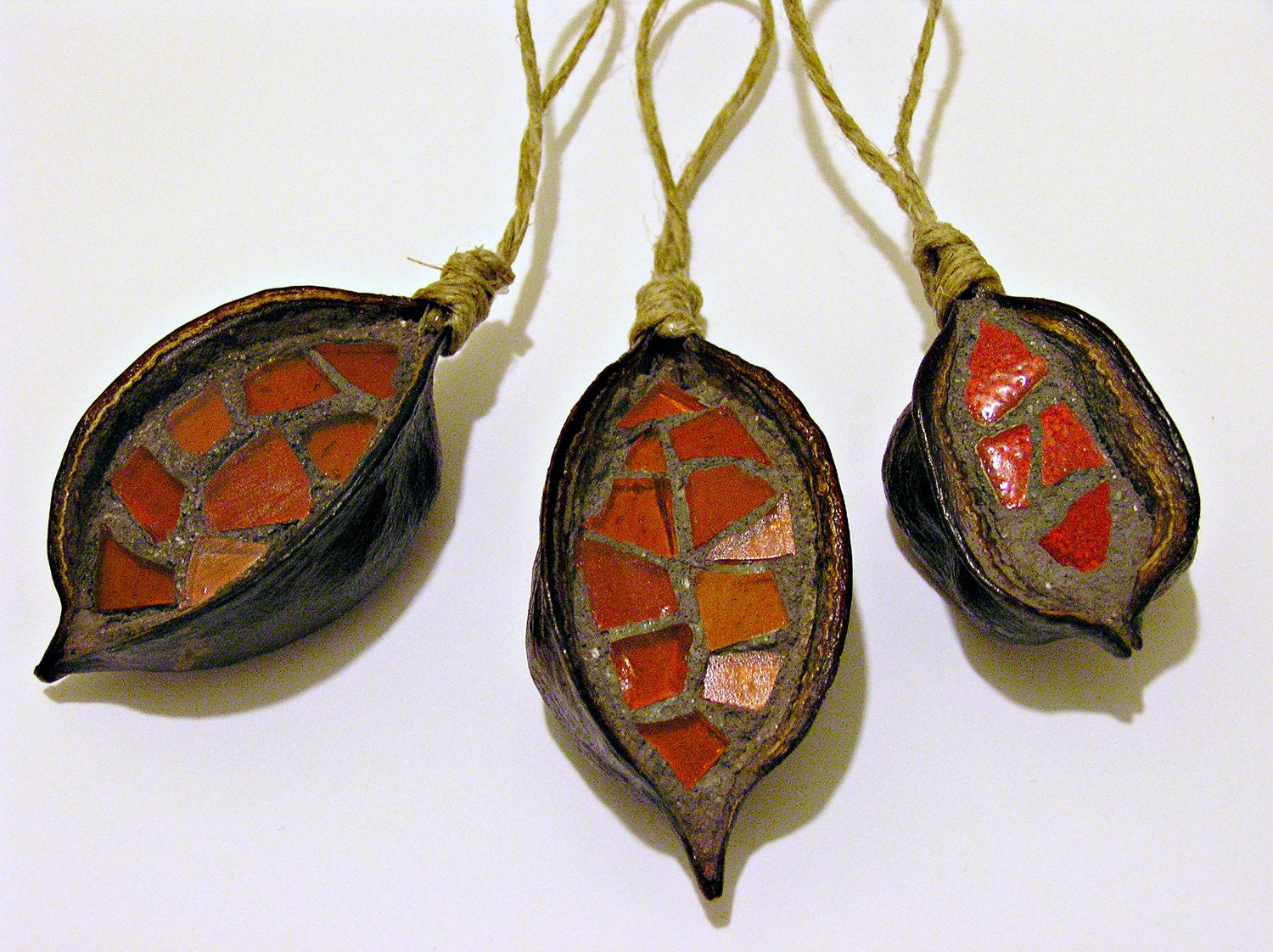 ornaments - mosaic handmade in 3 natural pods - Christmas Tree and House decoration