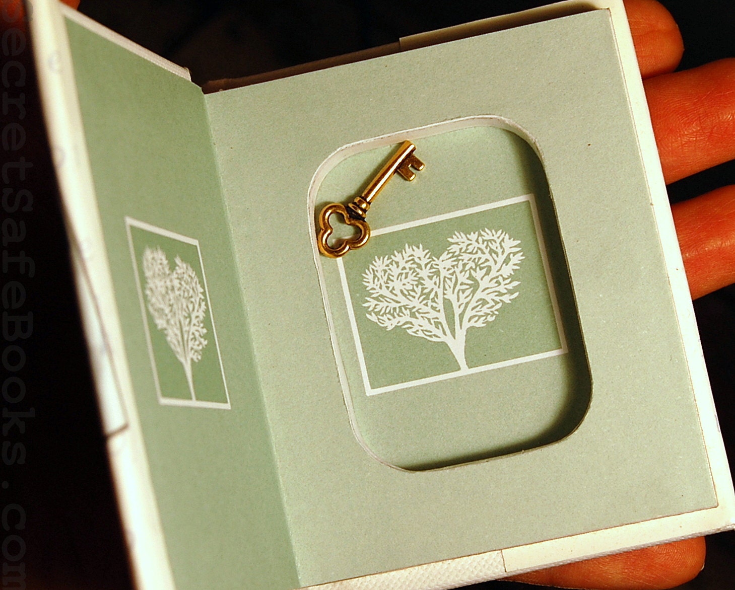 Hollow Book Safe Mini (Love Quotations from the Heart)
