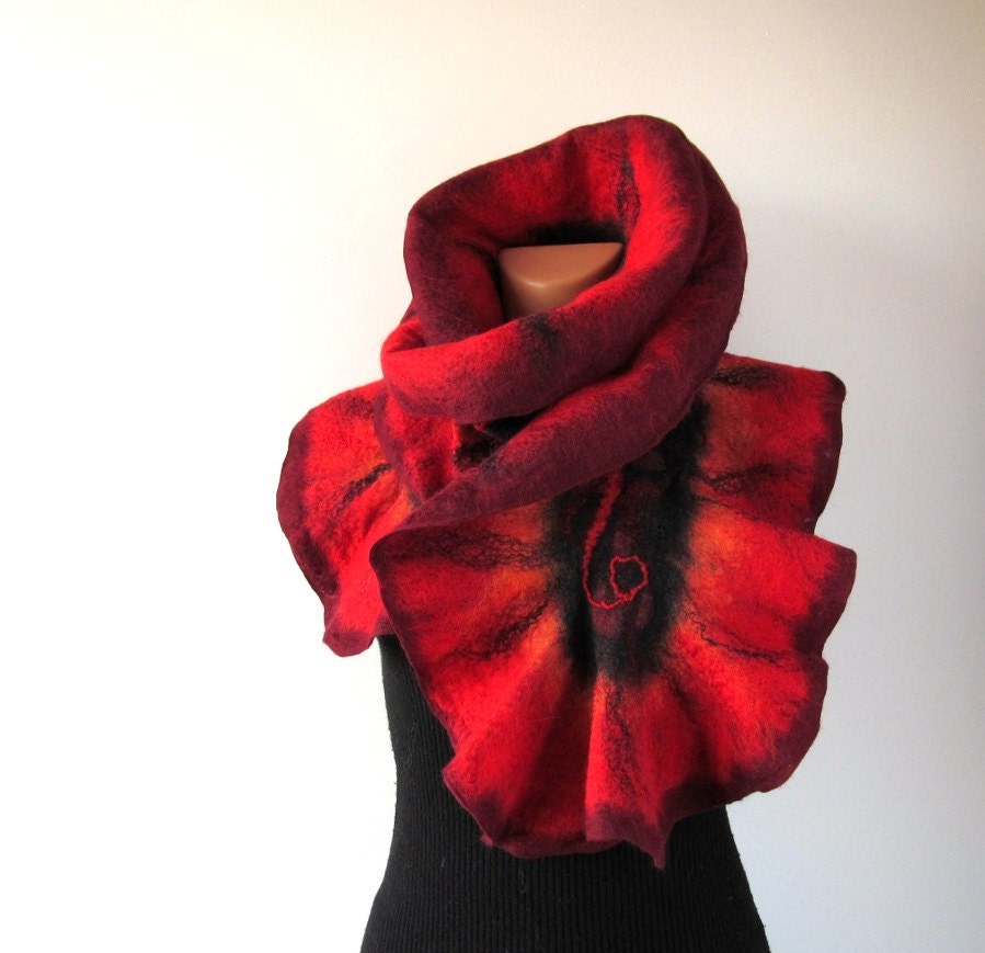 Felted scarf   ruffle collar  Red and Black   gift under 75 - galafilc