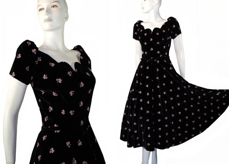 1950's Vintage Elegant Black Velvet Full skirt BOMBSHELL Party Dress with Pink Flowers Must See Neckline Medium/Large