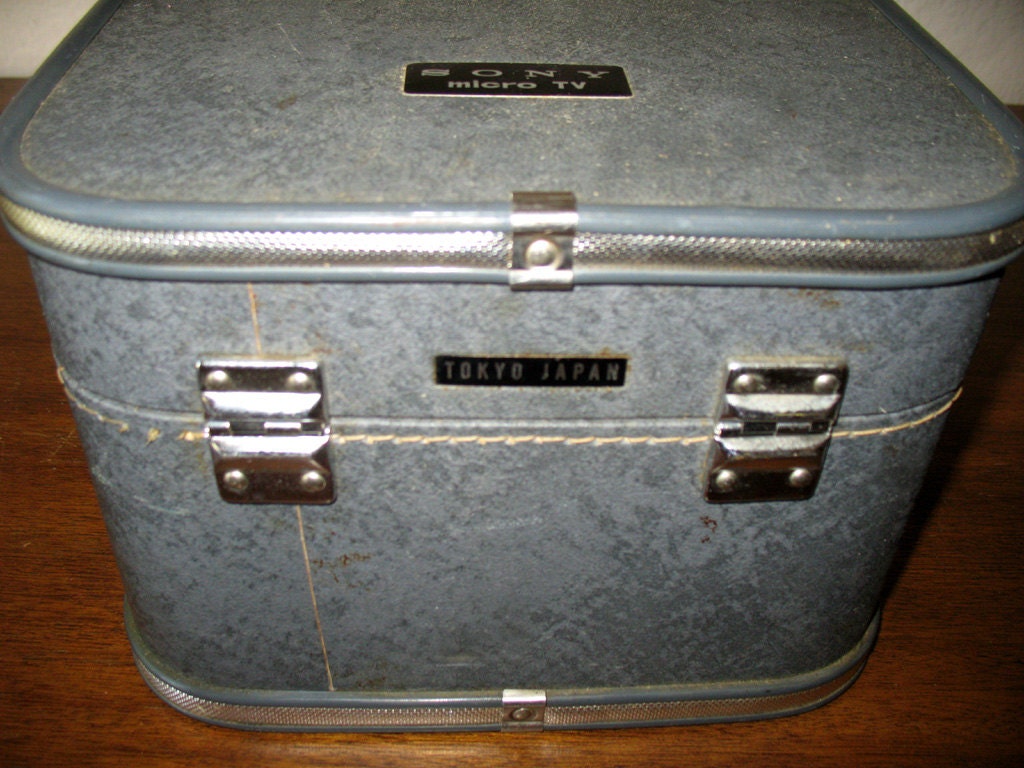 Clearance Priced Vintage Compact Travel Case