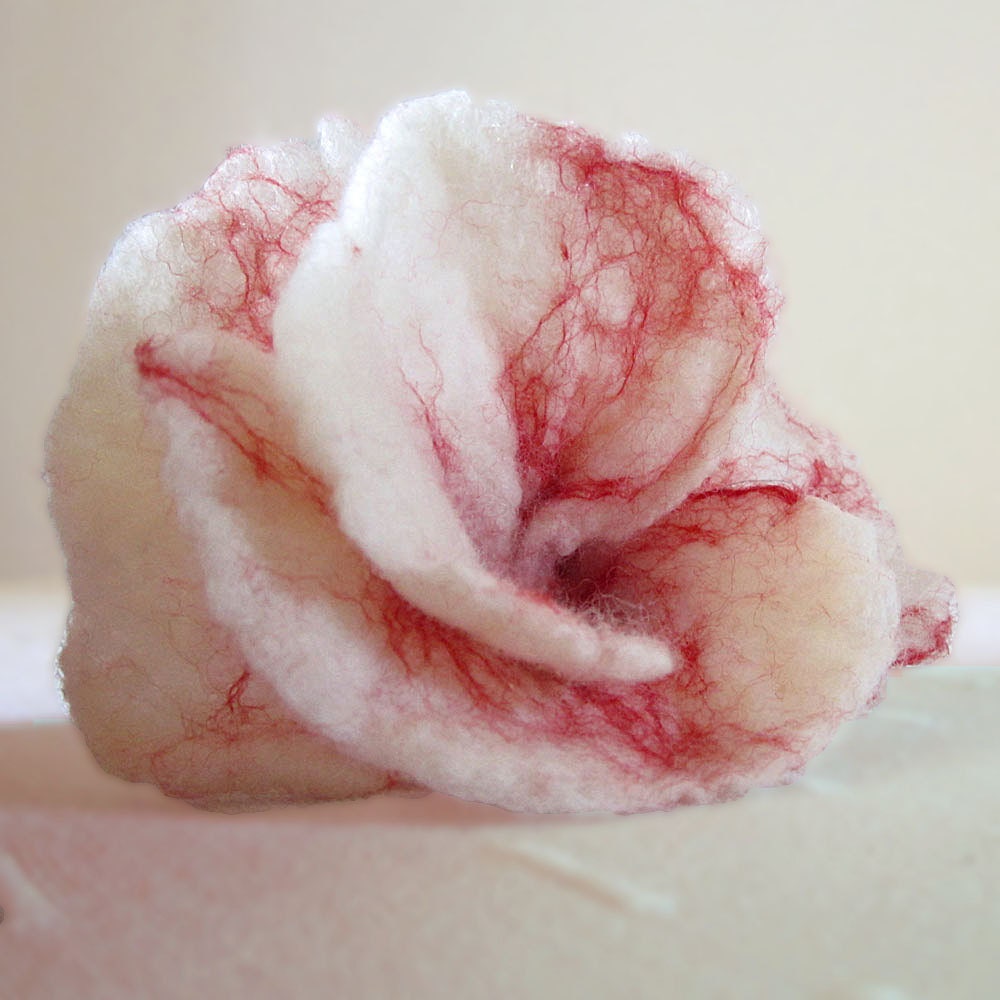 felted flower brooch -White Snow-