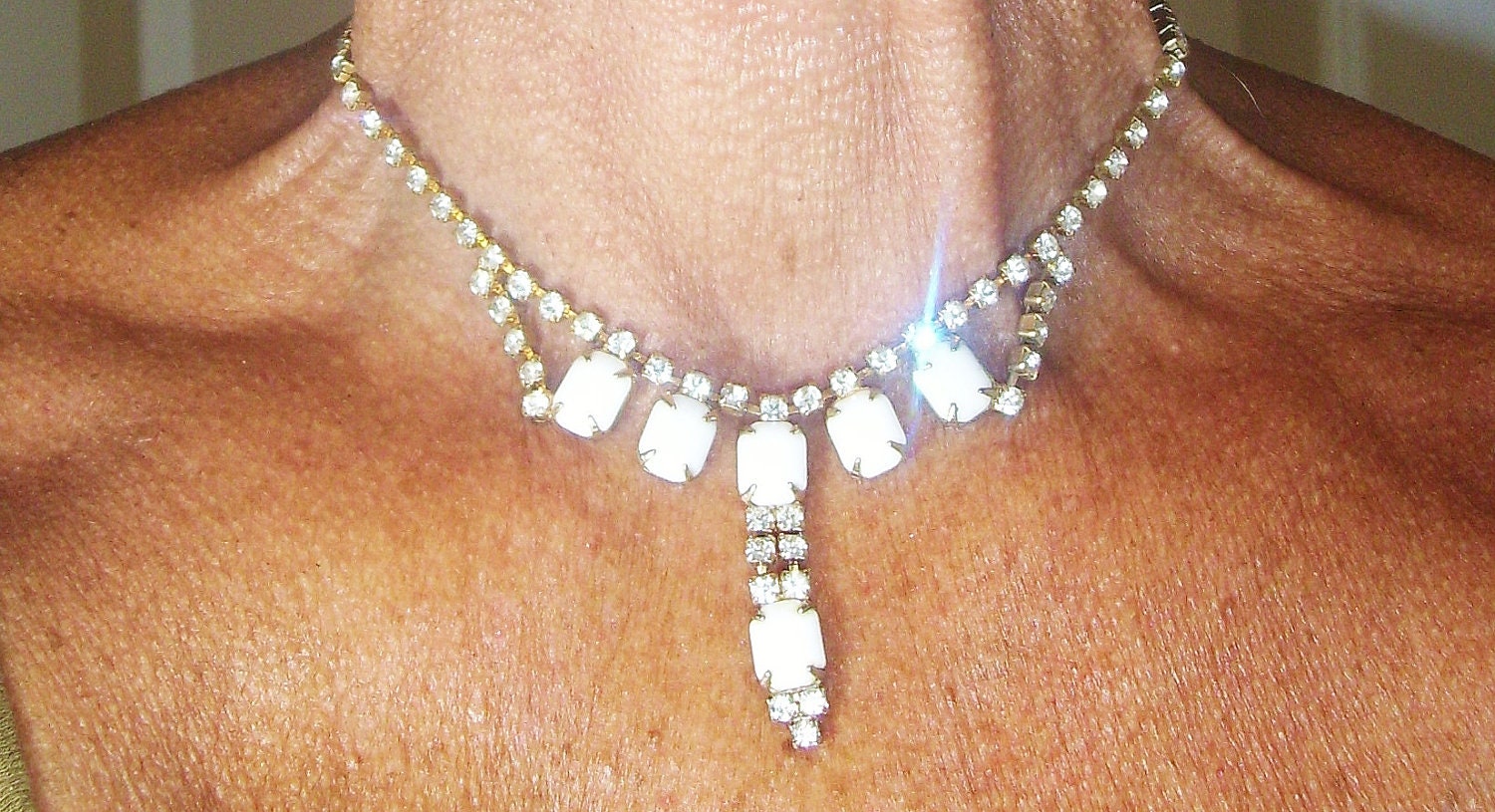 Lovely 1950's Vintage Rhinestone  & White Milk Glass Dangling Fashion Bib Neklace