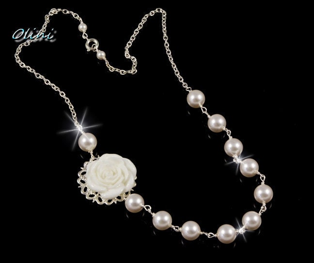 IRIS - White flower and white pearl bridal necklace in silver