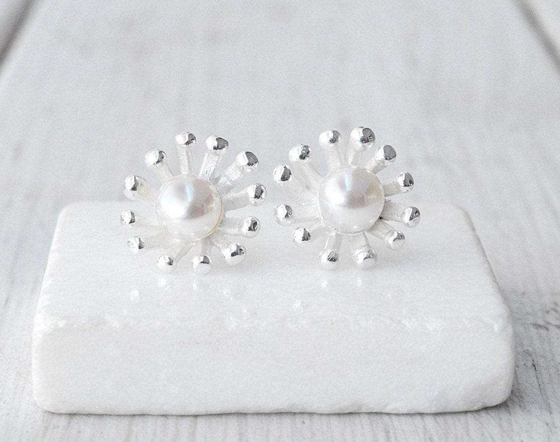 White Pearl Earring, Sterling Silver Flower Stud, Bridal Jewelry, June Birthstone, Fine Santorini Jewelry, Delicate Earring, Spring Fashion