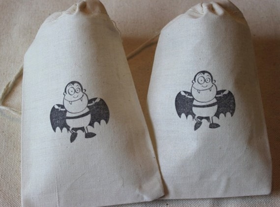 10 Muslin Favor Gift Bags - Halloween Cute Vampire Bat - 4x6 Organic Cotton Treat bags Il_570xn
