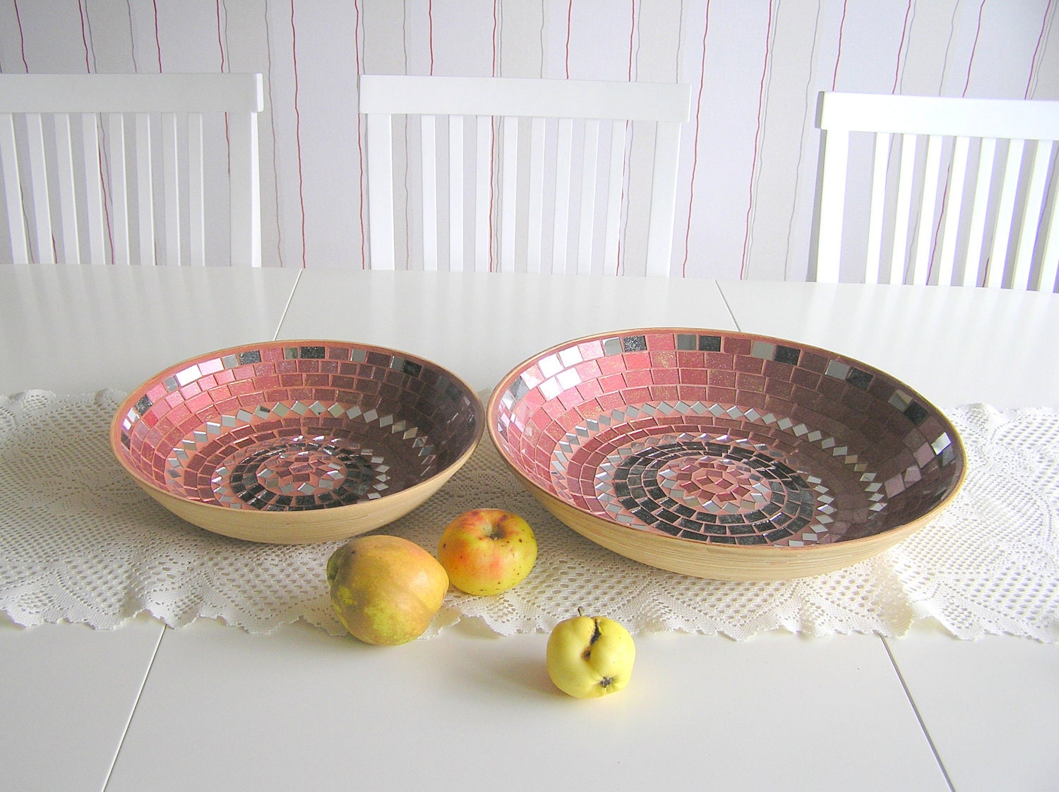 Holiday home decor spicy winter Christmas bowl fruit red platter nesting set of 2