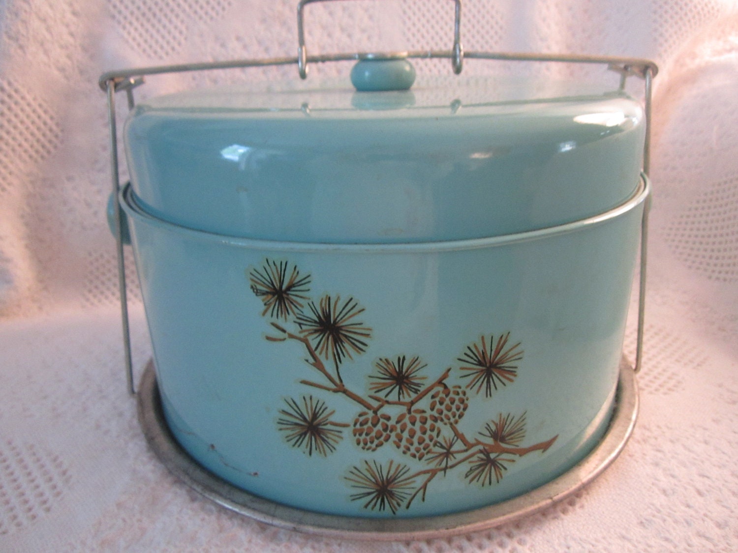 Vintage 1950s CAKE CARRIER Tin Container by curlygirlboutique