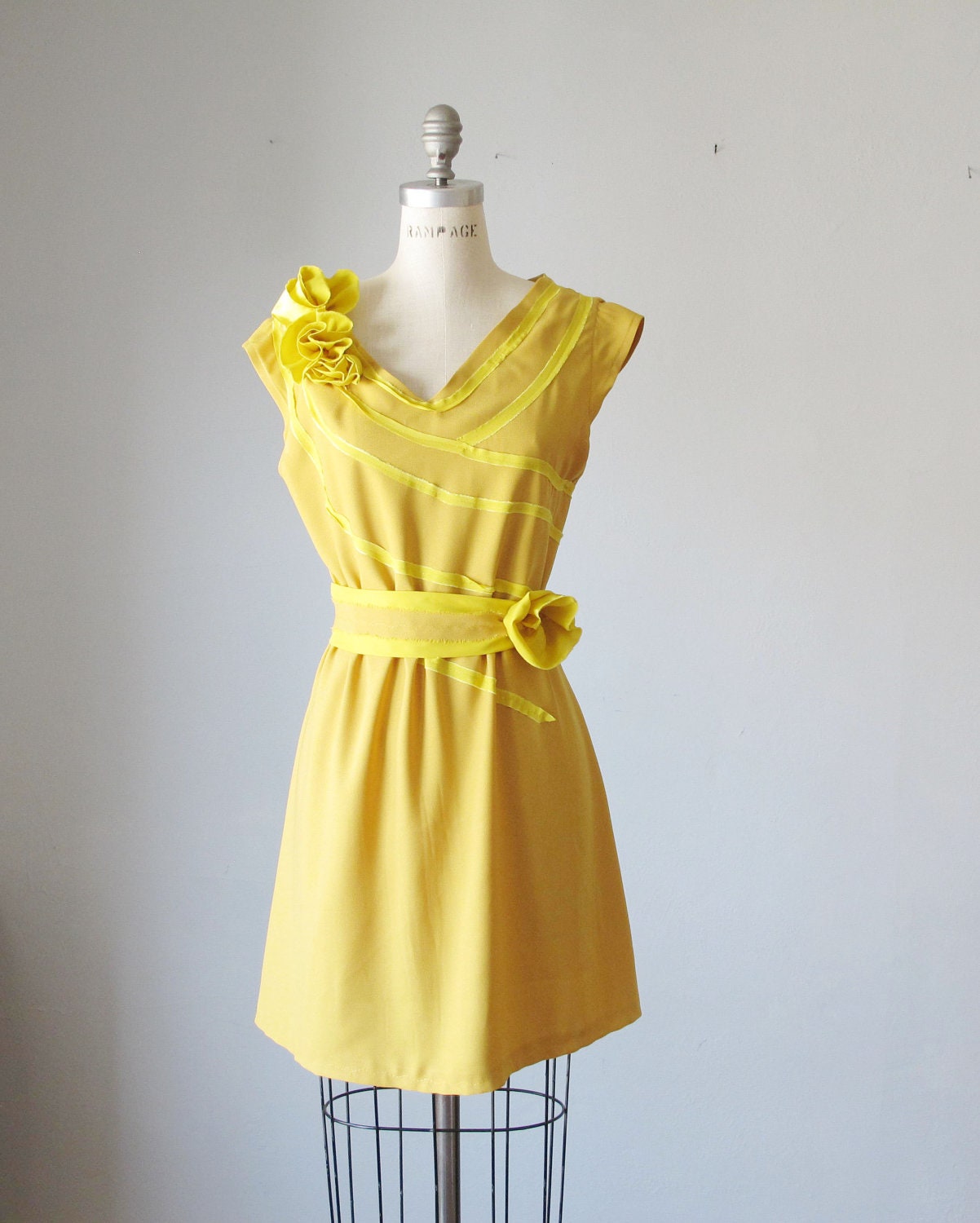 Dress / custom made  / Yellow Vintage inspired  / Romantic / Dreamy / Soft  / Sleeveless  / Delicate / Bridesmaid / party