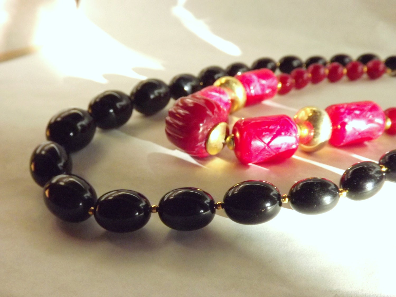 2 Chunky Necklaces Strand of Beads Vintage 80s Red Black