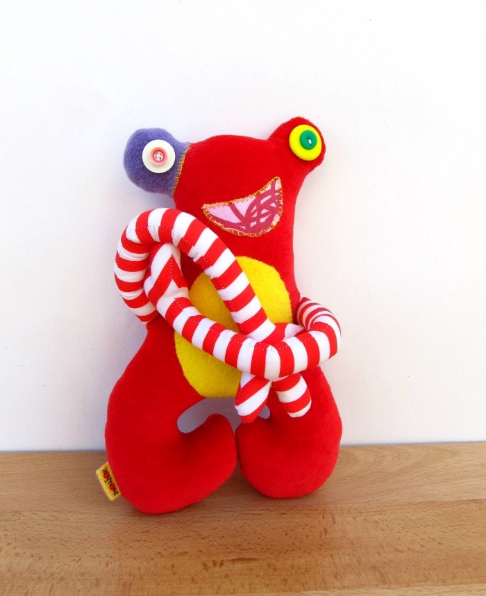 Little red monster amigurumi plush softie with long arms - mouhoxlab
