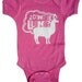 Como Se Llama Pink Baby Onesie - Funny Saying Humor - Children's Clothing - 10 colors available