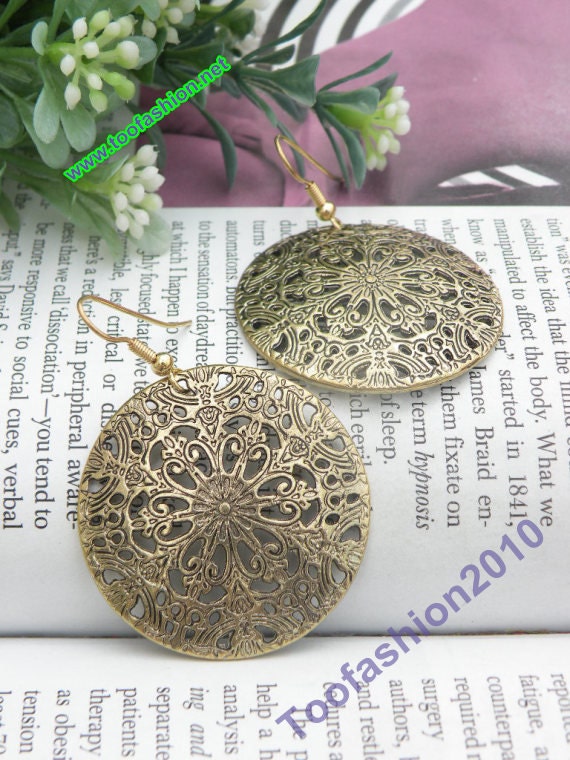 Pretty retro gold round shield with flower vine pattern earrings pendant vintage style