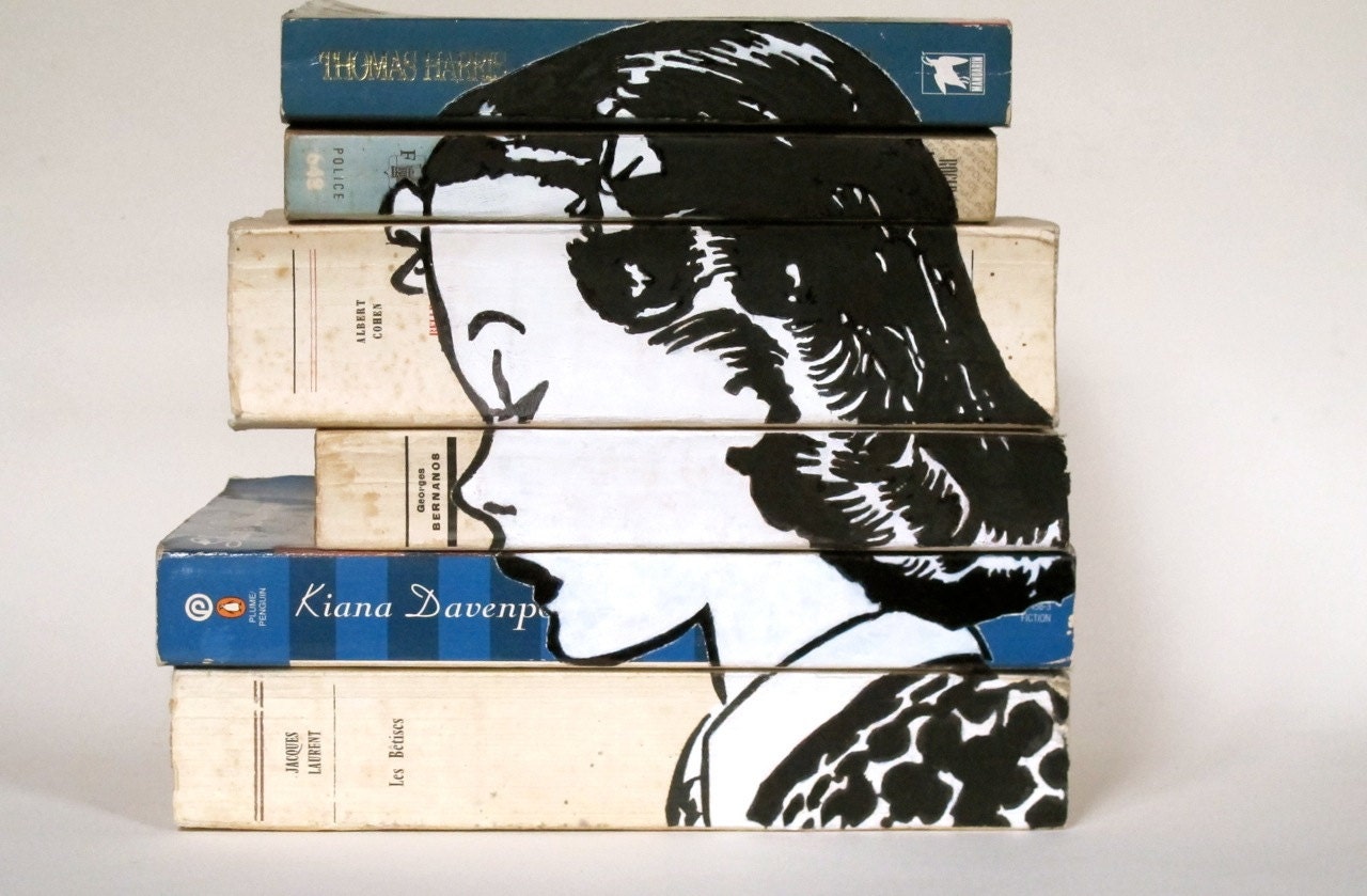 Original painting on books - Portrait Black and White - Creation Isabelle Rey Studio