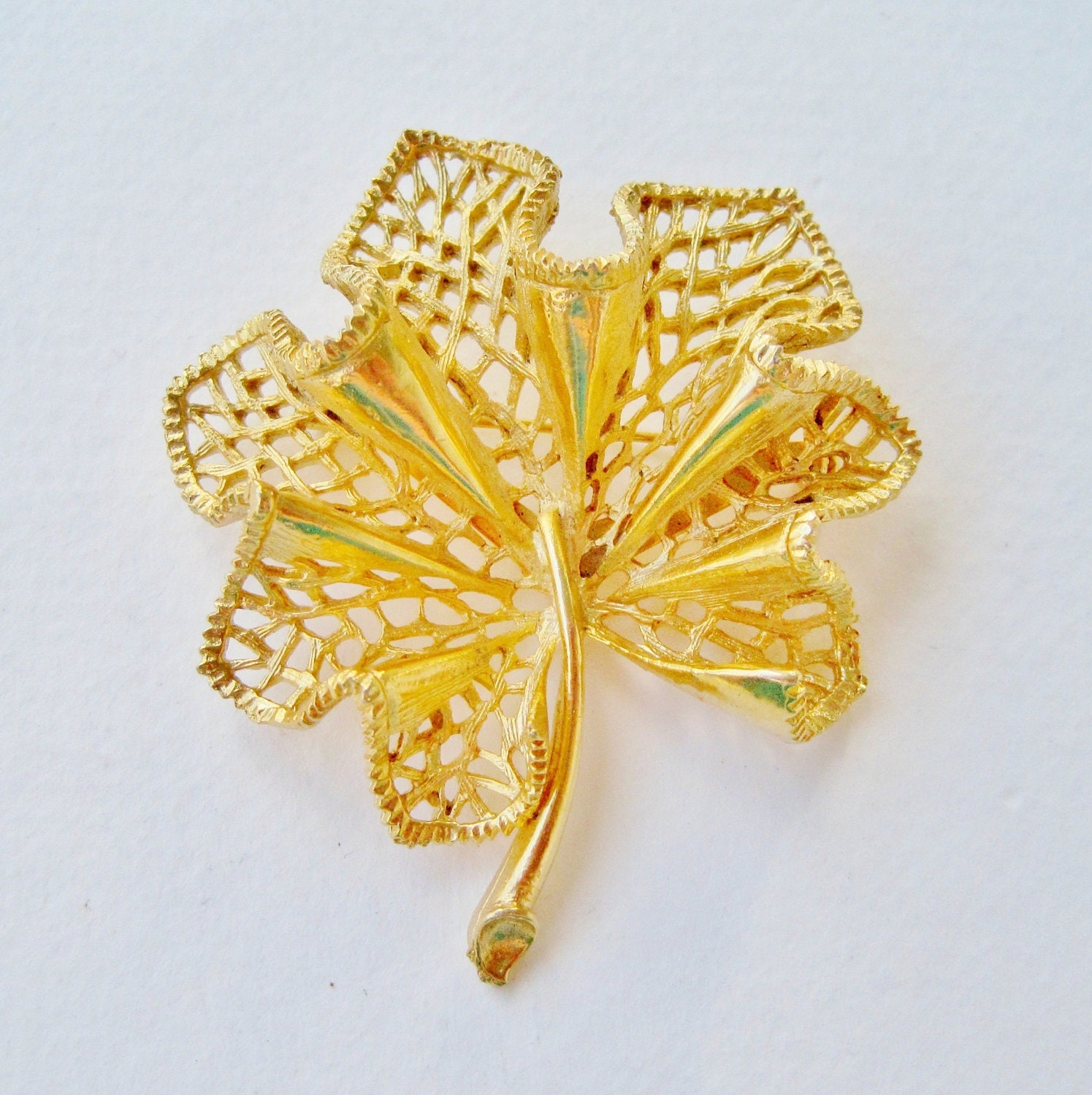 SALE 10 PERCENT OFF Vintage 70s Woodland Cottage Chic Goldtone Gold Tone Large Ruffled Open Work Lattice Leaf Flower Brooch Pin