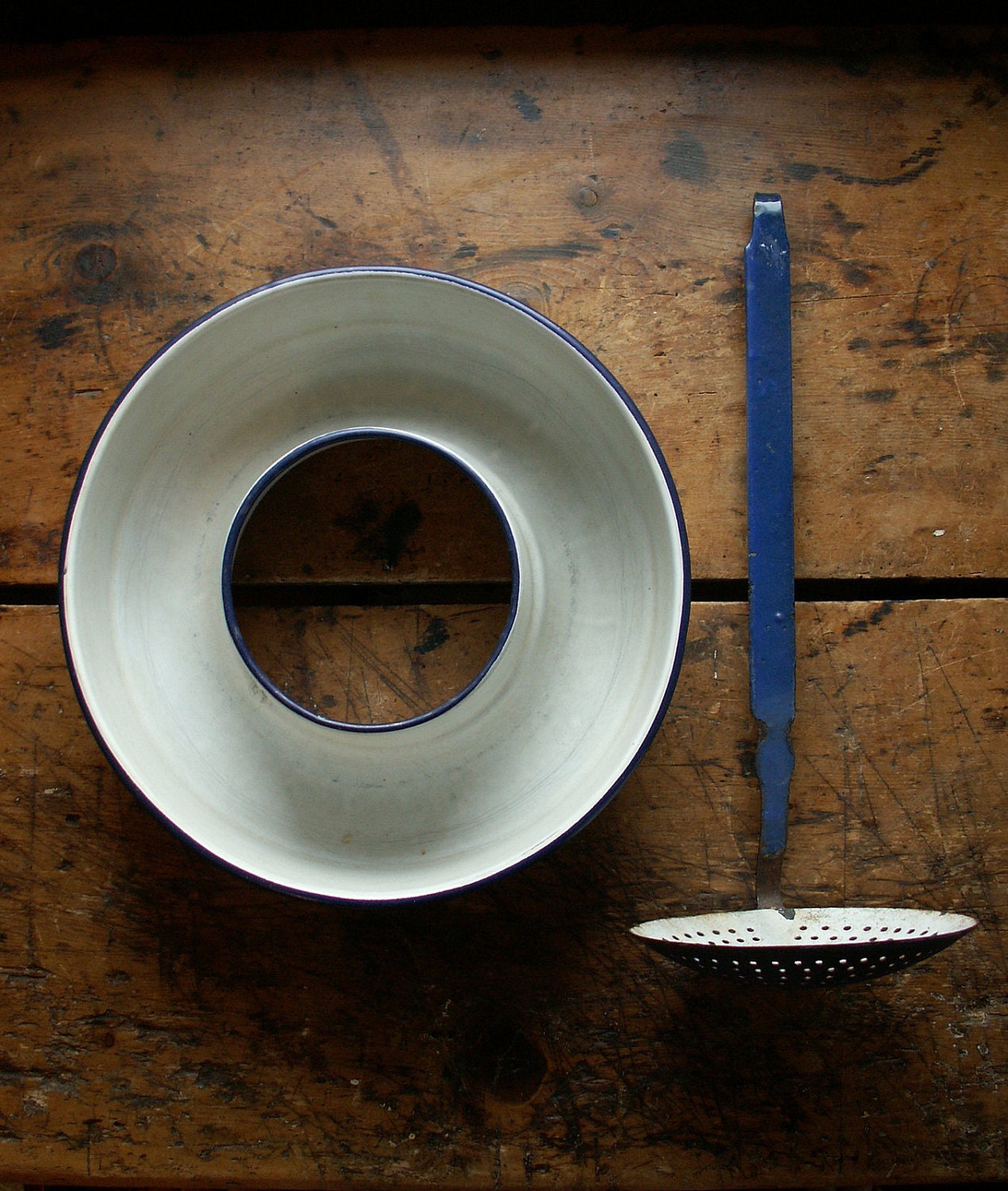Vintage Round Jello Mold - Blue and White Enamelware