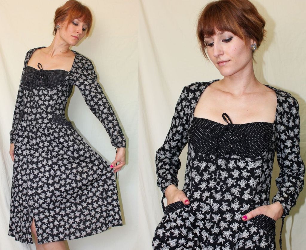 vintage PEASANT DRESS // black & tan lace up sweetheart gypsy dress // S c665