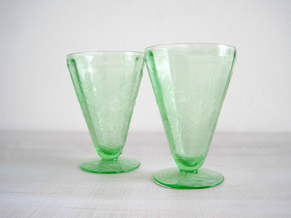 Vintage Green Depression Glass Tumblers - Floral Poinsettia