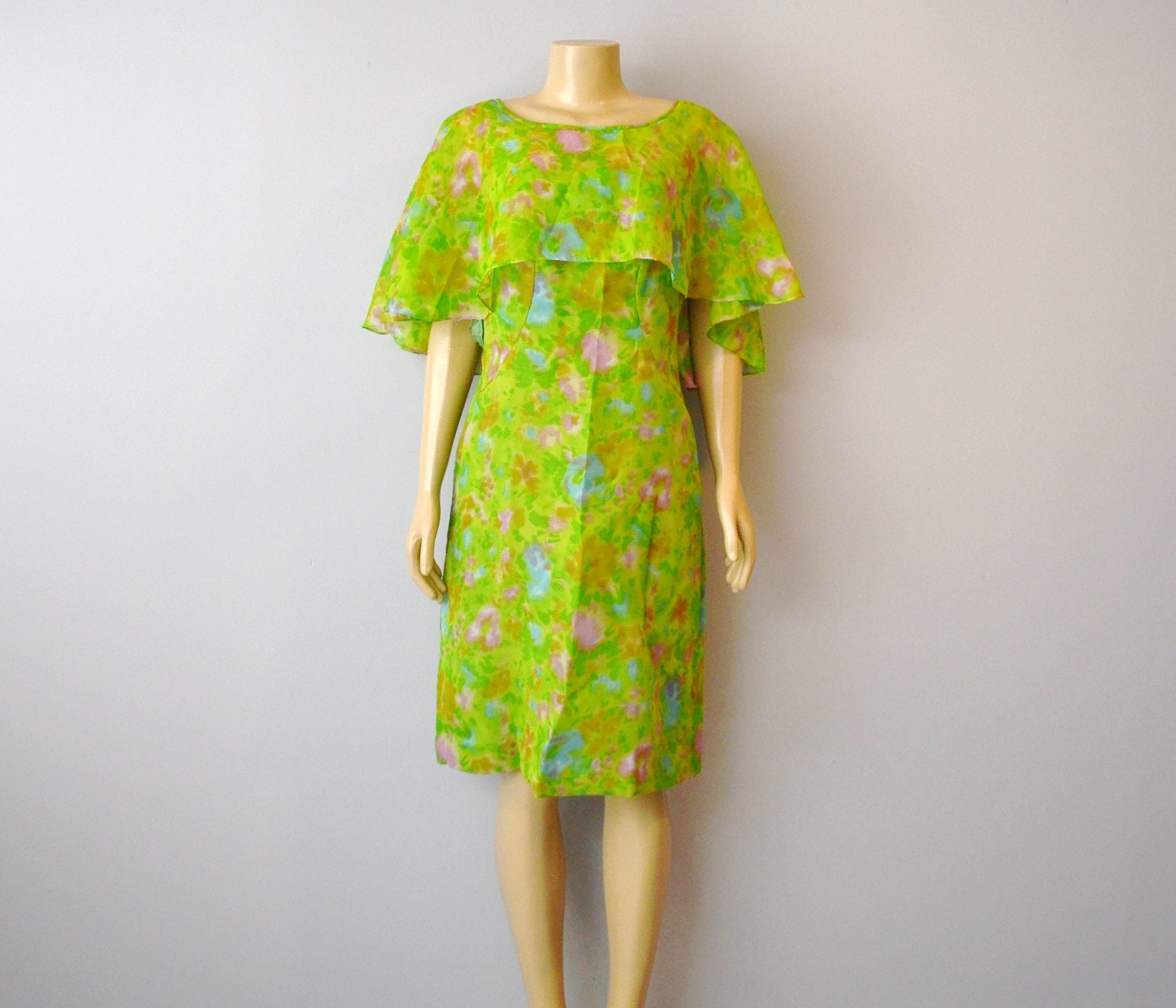 V i n t a g e DRESS Floral Lime Green size aprox Medium marked 12