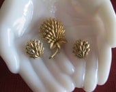 Flower Brooch and Earrings Set Goldtone Trifari Vintage