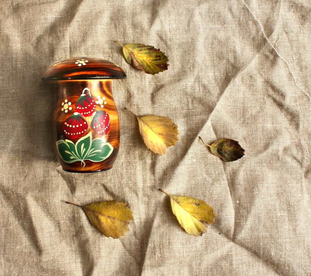 Wooden Mushroom. Vintage Russian Wooden Container. Handpainted Traditional Folk Home Decor. Collectable.